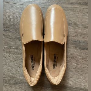 Cushionaire Women’s Tan Loafers Size 7